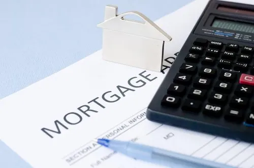 Many mortgage brokers are fee-free – who actually pays them and should you use them? cover image